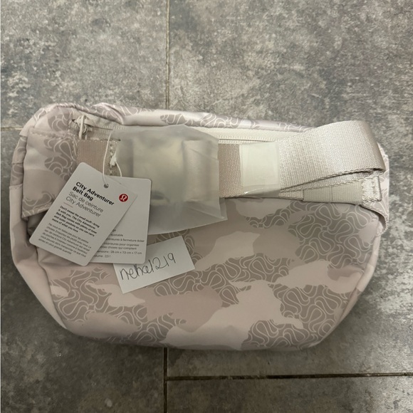 Lululemon City Adventurer Belt Bag 2.5L - Picture 4 of 8